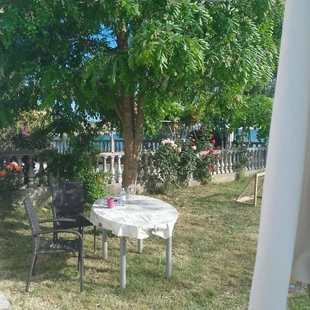 Apartment Erdgeschosswohnung Mit Terrasse Mit Meerblick, Nur Wenige Meter Von Und Entfernt Bibinje
