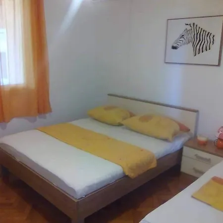 Erdgeschosswohnung Mit Terrasse Mit Meerblick, Nur Wenige Meter Von Und Entfernt * Bibinje
